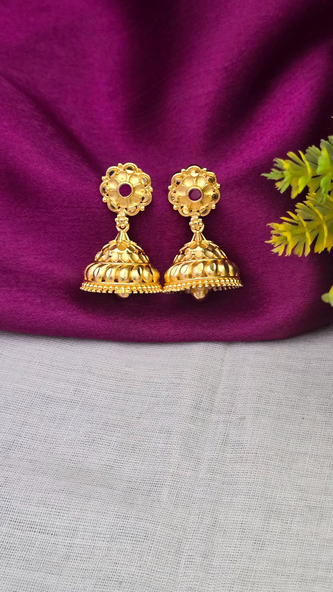 Real gold look earring 
