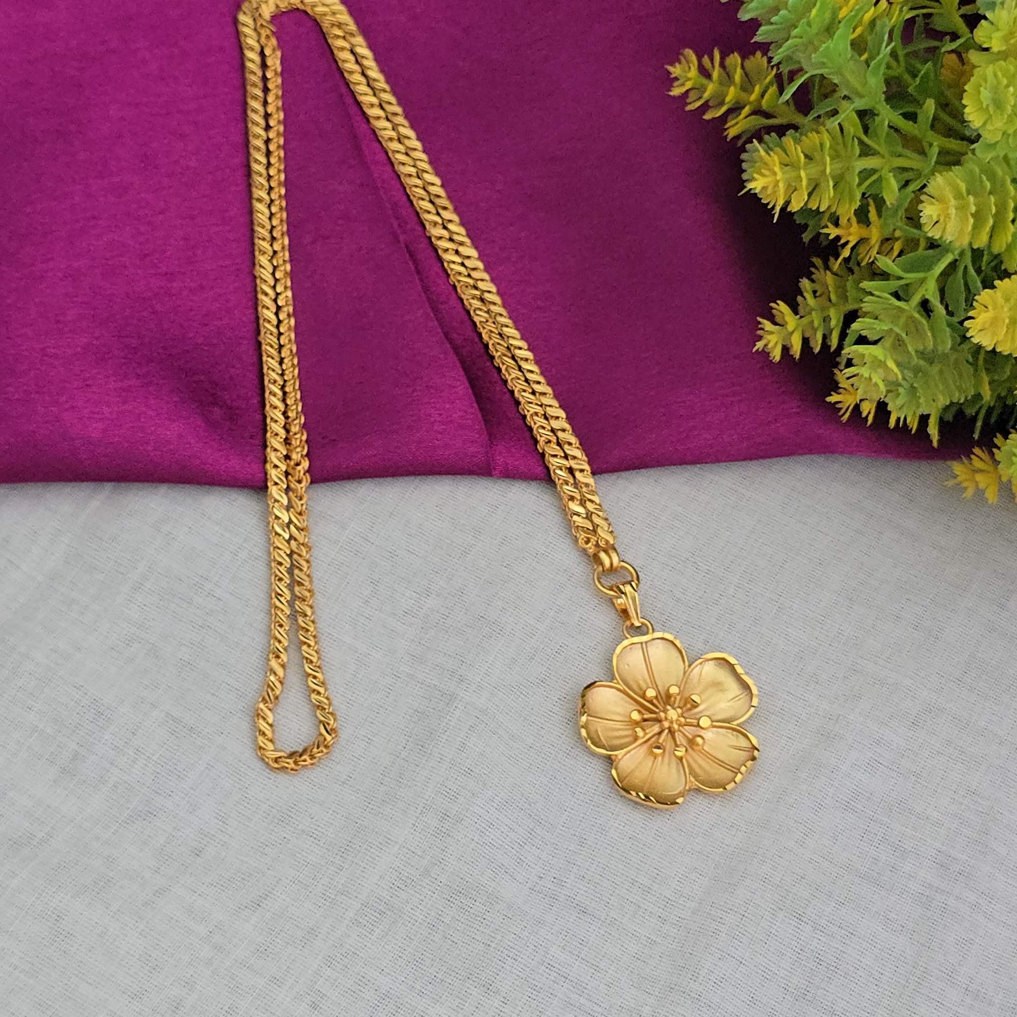 Hibiscus Flower Dollar Chain 