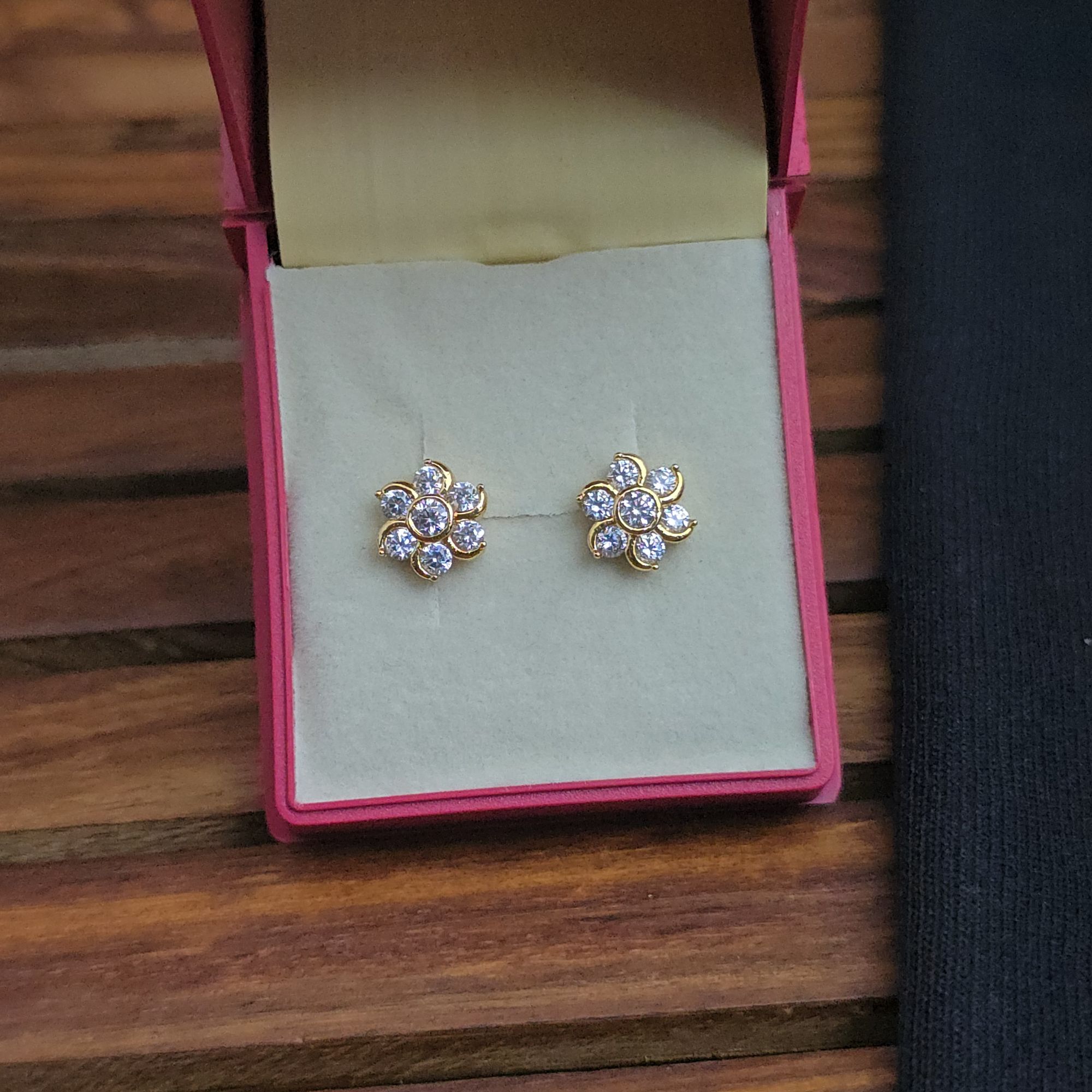 Diamond replica impon stone stud collection